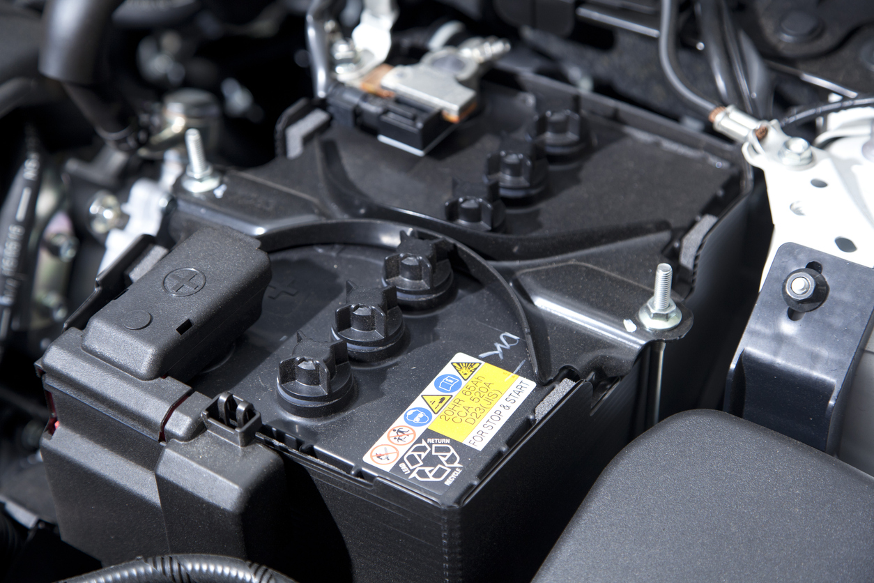 Quel est le fonctionnement d'une batterie de voiture ?