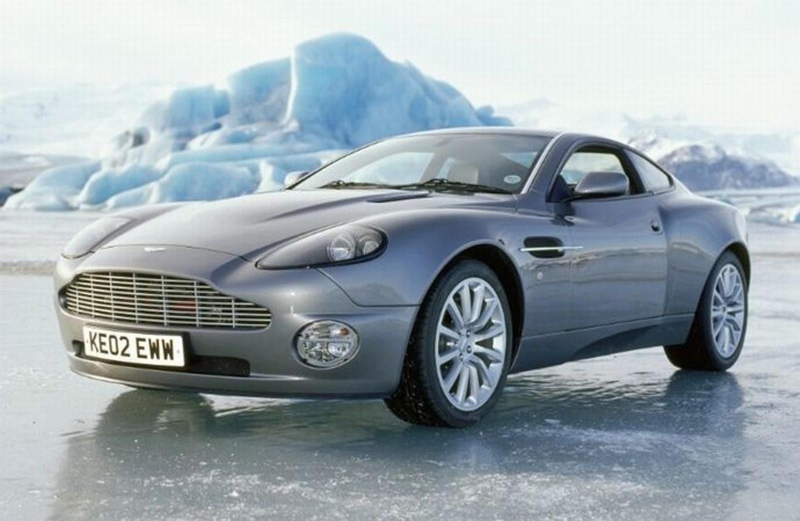 Aston Martin V12 Vanquish voiture James Bond