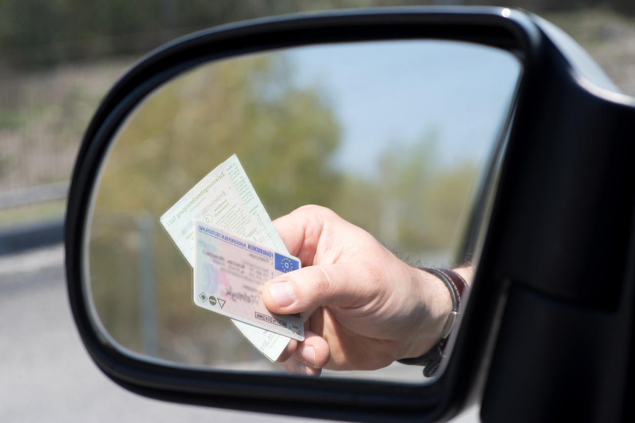 Griller un feu rouge : combien de points en moins sur le permis de conduire