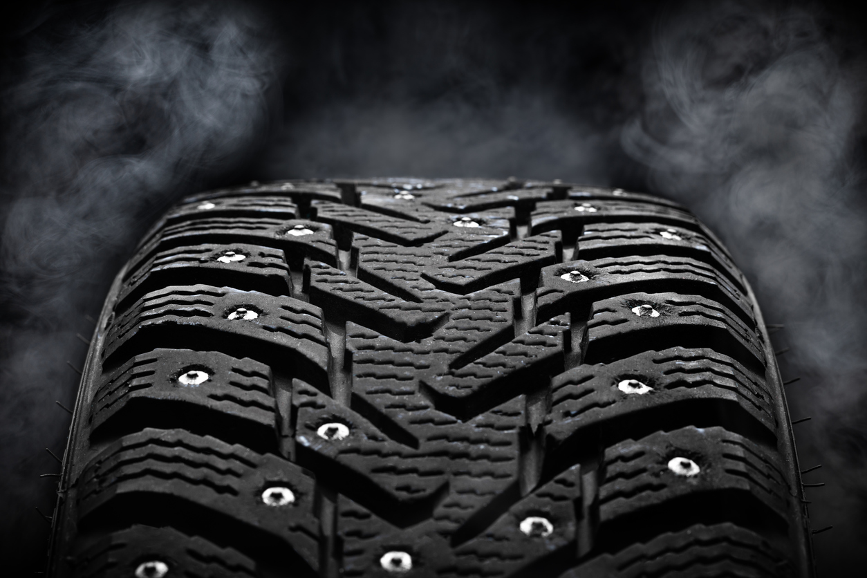 Que dit la loi concernant les pneus à crampons
