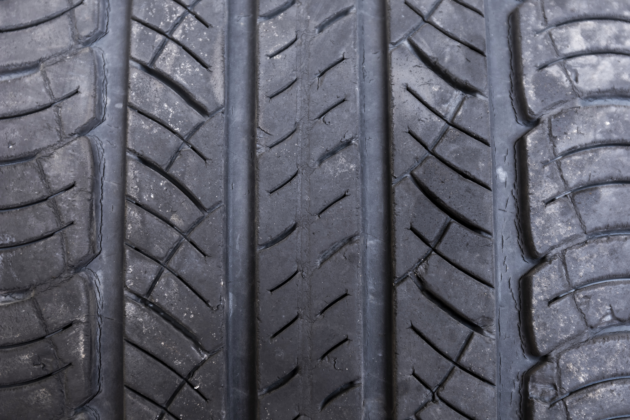 Comment faire pour vérifier l'état de la bande de roulement d'un pneu