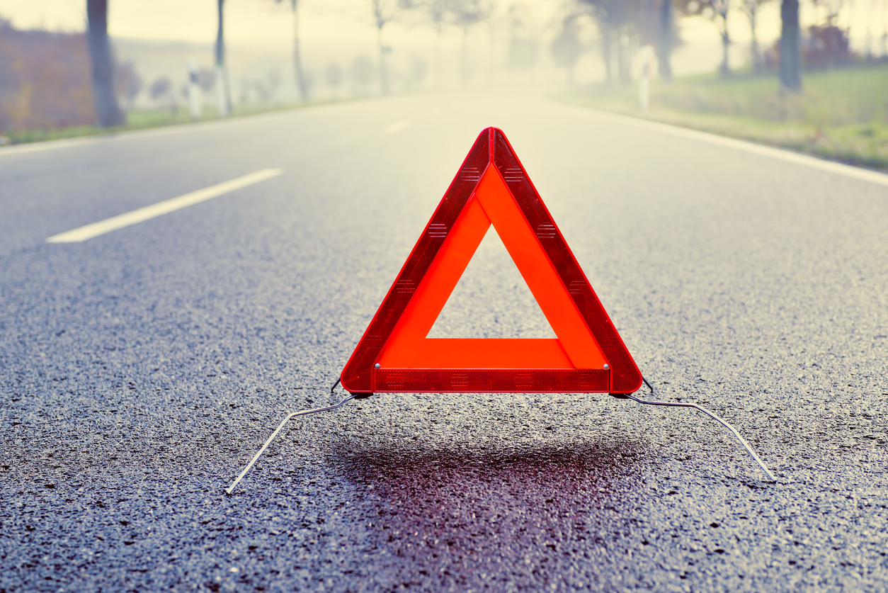 Triangle De Signalisation Dönges - Norme ECE R27 - Avec Carquois Plastique Rétroréfléchissant - Dimensions 440mm