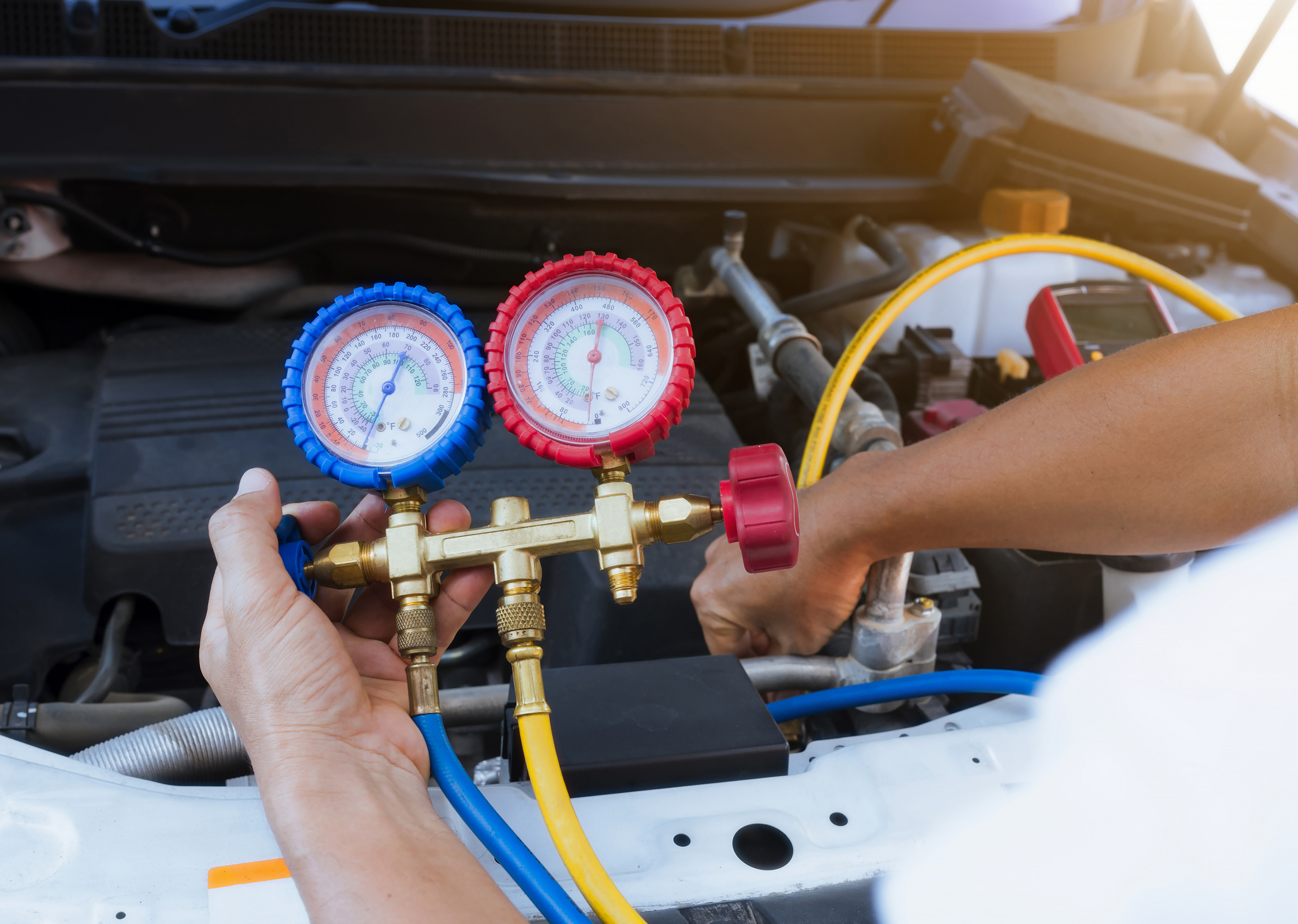 Fuite de la climatisation de voiture : comment la détecter et la réparer ?