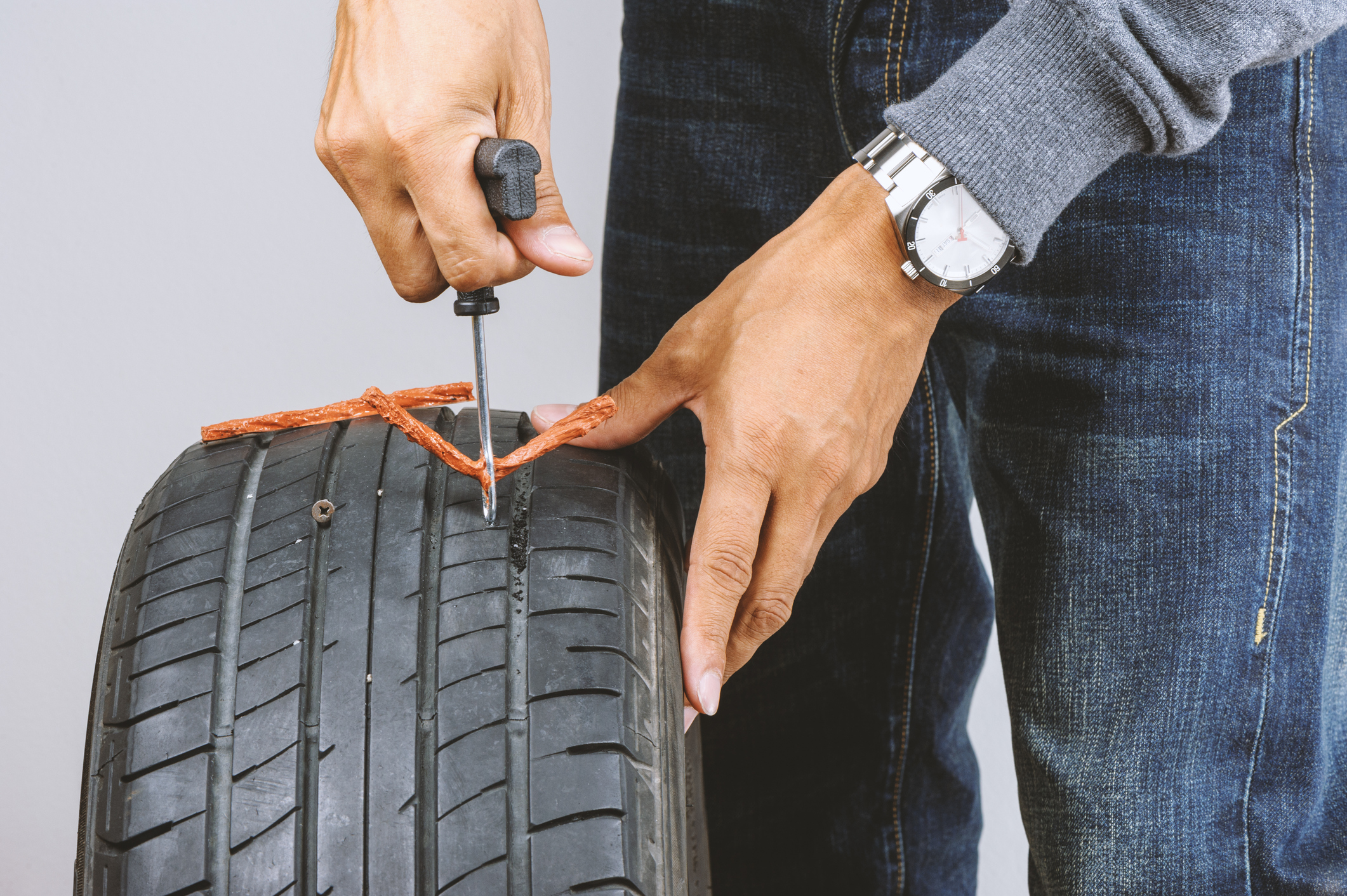 insérer mèche dans le pneu