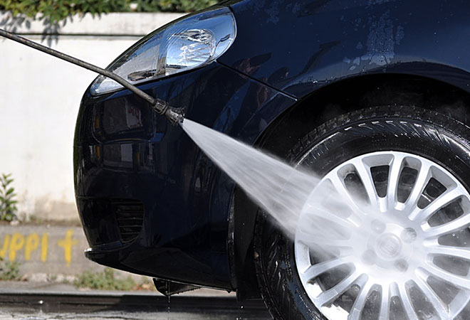 laver sa voiture au jet haute pression