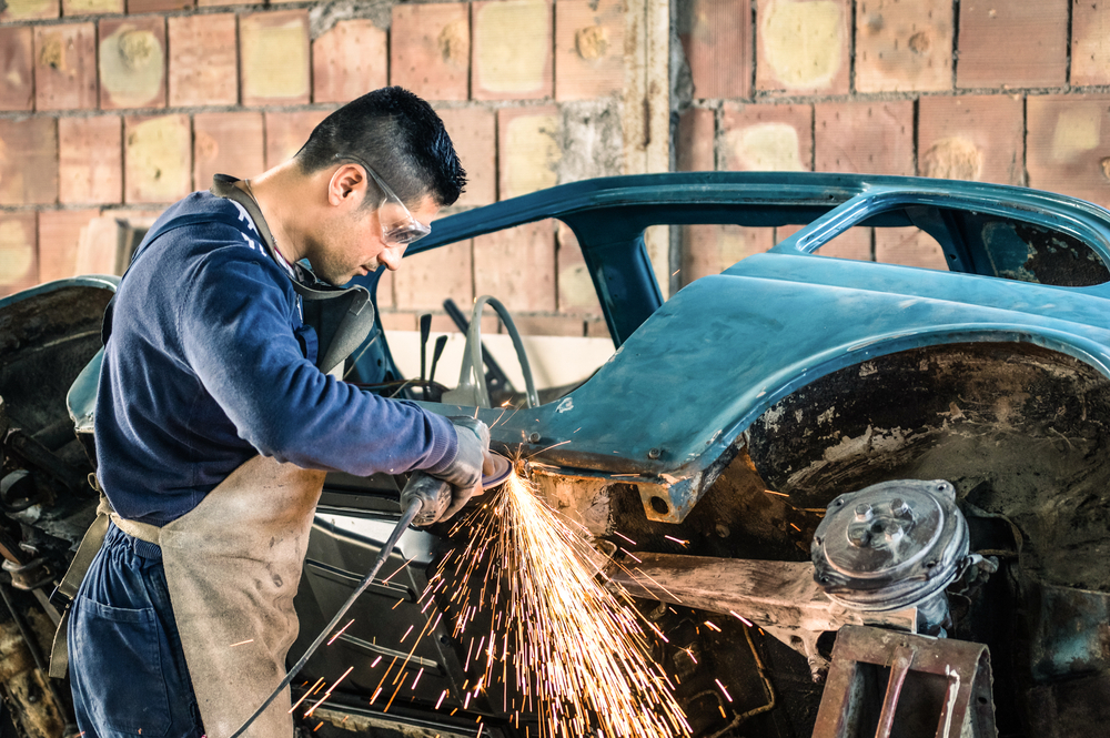 Comment faire la restauration de carrosserie d'une voiture ancienne