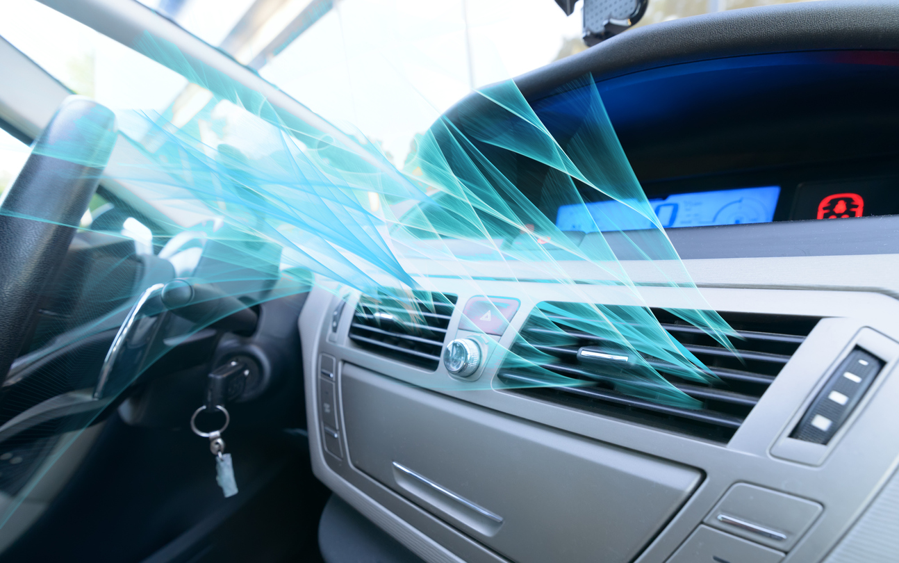 Qu'est-ce que le gaz réfrigérant et son rôle dans la climatisation de la voiture ?